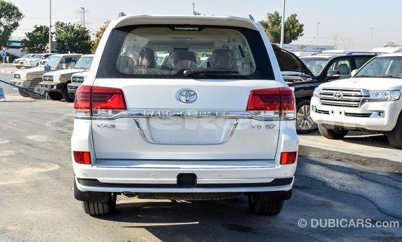 Buy Import Toyota Land Cruiser White Car in Import - Dubai in Aragatsotn Buy Import Toyota Land Cruiser White Car in Import - Dubai in Aragatsotn