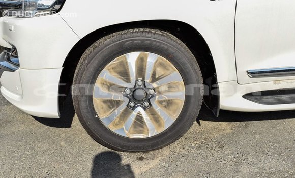 Buy Import Toyota Land Cruiser White Car in Import - Dubai in Aragatsotn Buy Import Toyota Land Cruiser White Car in Import - Dubai in Aragatsotn