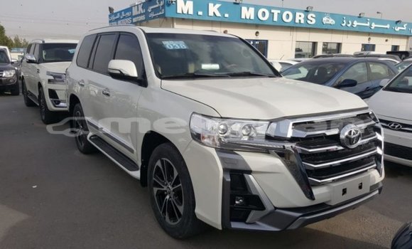 Buy Import Toyota Land Cruiser White Car in Import - Dubai in Aragatsotn Buy Import Toyota Land Cruiser White Car in Import - Dubai in Aragatsotn