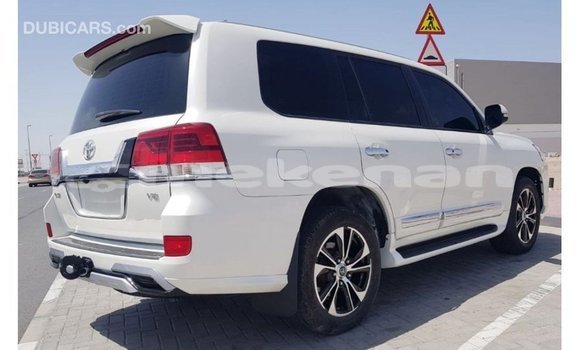 Buy Import Toyota Land Cruiser White Car in Import - Dubai in Aragatsotn Buy Import Toyota Land Cruiser White Car in Import - Dubai in Aragatsotn
