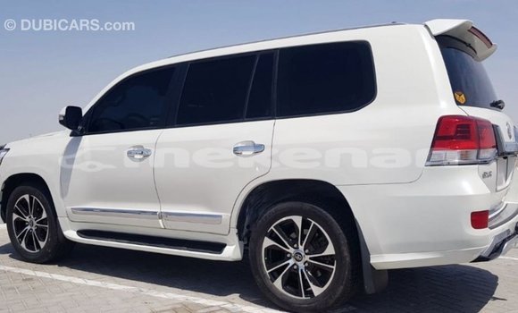 Buy Import Toyota Land Cruiser White Car in Import - Dubai in Aragatsotn Buy Import Toyota Land Cruiser White Car in Import - Dubai in Aragatsotn