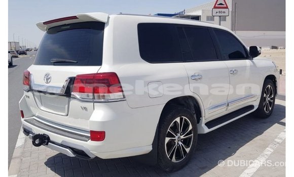 Buy Import Toyota Land Cruiser White Car in Import - Dubai in Aragatsotn Buy Import Toyota Land Cruiser White Car in Import - Dubai in Aragatsotn