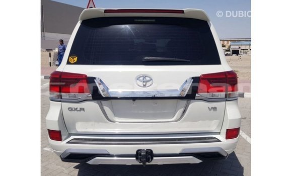 Buy Import Toyota Land Cruiser White Car in Import - Dubai in Aragatsotn Buy Import Toyota Land Cruiser White Car in Import - Dubai in Aragatsotn