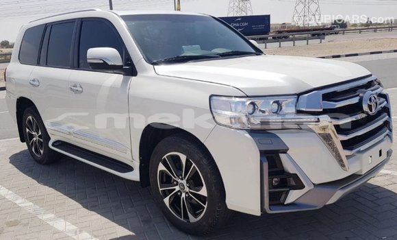 Buy Import Toyota Land Cruiser White Car in Import - Dubai in Aragatsotn Buy Import Toyota Land Cruiser White Car in Import - Dubai in Aragatsotn