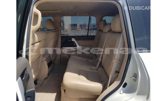 Buy Import Toyota Land Cruiser White Car in Import - Dubai in Aragatsotn Buy Import Toyota Land Cruiser White Car in Import - Dubai in Aragatsotn