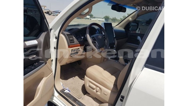 Big with watermark toyota land cruiser aragatsotn import dubai 3085