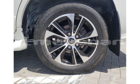 Buy Import Toyota Land Cruiser White Car in Import - Dubai in Aragatsotn Buy Import Toyota Land Cruiser White Car in Import - Dubai in Aragatsotn