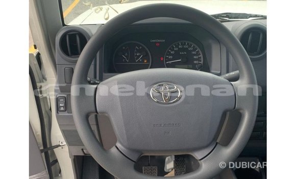 Buy Import Toyota Land Cruiser White Car in Import - Dubai in Aragatsotn Buy Import Toyota Land Cruiser White Car in Import - Dubai in Aragatsotn