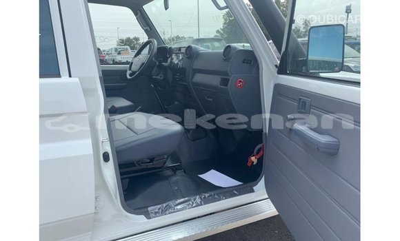 Buy Import Toyota Land Cruiser White Car in Import - Dubai in Aragatsotn Buy Import Toyota Land Cruiser White Car in Import - Dubai in Aragatsotn