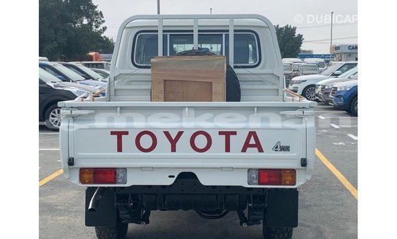 Buy Import Toyota Land Cruiser White Car in Import - Dubai in Aragatsotn Buy Import Toyota Land Cruiser White Car in Import - Dubai in Aragatsotn