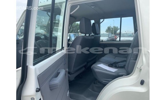 Buy Import Toyota Land Cruiser White Car in Import - Dubai in Aragatsotn Buy Import Toyota Land Cruiser White Car in Import - Dubai in Aragatsotn
