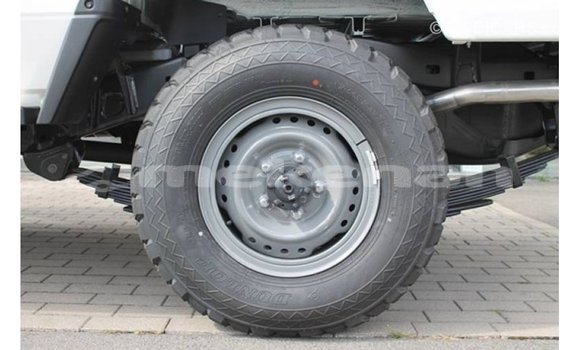Buy Import Toyota Land Cruiser White Car in Import - Dubai in Aragatsotn Buy Import Toyota Land Cruiser White Car in Import - Dubai in Aragatsotn