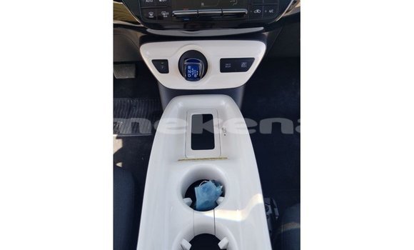 Buy Import Toyota Prius White Car in Import - Dubai in Aragatsotn Buy Import Toyota Prius White Car in Import - Dubai in Aragatsotn