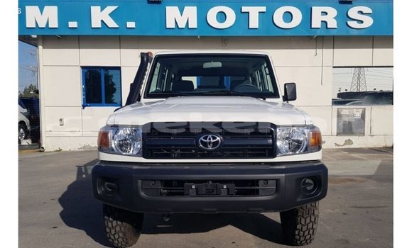 Buy Import Toyota Land Cruiser White Car in Import - Dubai in Aragatsotn Buy Import Toyota Land Cruiser White Car in Import - Dubai in Aragatsotn