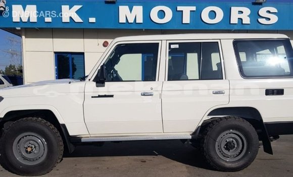 Buy Import Toyota Land Cruiser White Car in Import - Dubai in Aragatsotn Buy Import Toyota Land Cruiser White Car in Import - Dubai in Aragatsotn