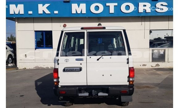 Buy Import Toyota Land Cruiser White Car in Import - Dubai in Aragatsotn Buy Import Toyota Land Cruiser White Car in Import - Dubai in Aragatsotn