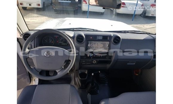 Buy Import Toyota Land Cruiser White Car in Import - Dubai in Aragatsotn Buy Import Toyota Land Cruiser White Car in Import - Dubai in Aragatsotn