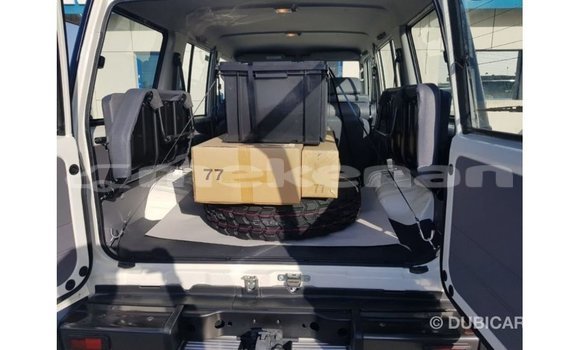 Buy Import Toyota Land Cruiser White Car in Import - Dubai in Aragatsotn Buy Import Toyota Land Cruiser White Car in Import - Dubai in Aragatsotn