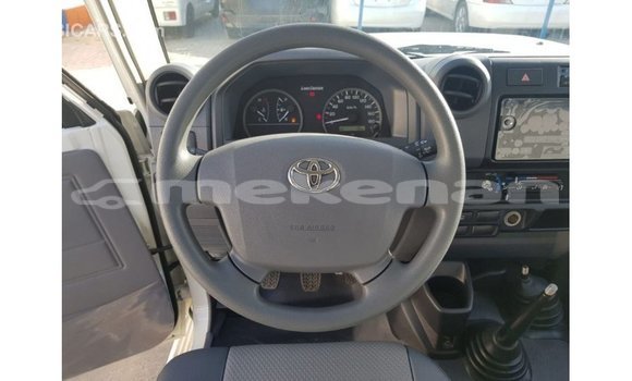 Buy Import Toyota Land Cruiser White Car in Import - Dubai in Aragatsotn Buy Import Toyota Land Cruiser White Car in Import - Dubai in Aragatsotn