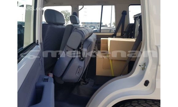 Buy Import Toyota Land Cruiser White Car in Import - Dubai in Aragatsotn Buy Import Toyota Land Cruiser White Car in Import - Dubai in Aragatsotn