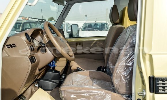 Buy Import Toyota Land Cruiser Beige Car in Import - Dubai in Aragatsotn Buy Import Toyota Land Cruiser Beige Car in Import - Dubai in Aragatsotn