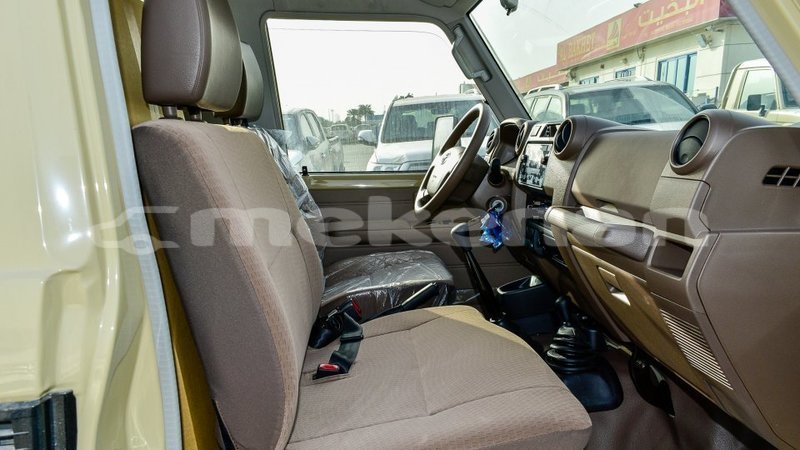 Big with watermark toyota land cruiser aragatsotn import dubai 3148