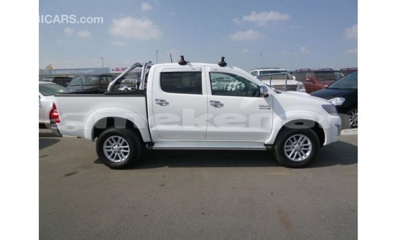 Buy Import Toyota Hilux White Car in Import - Dubai in Aragatsotn Buy Import Toyota Hilux White Car in Import - Dubai in Aragatsotn