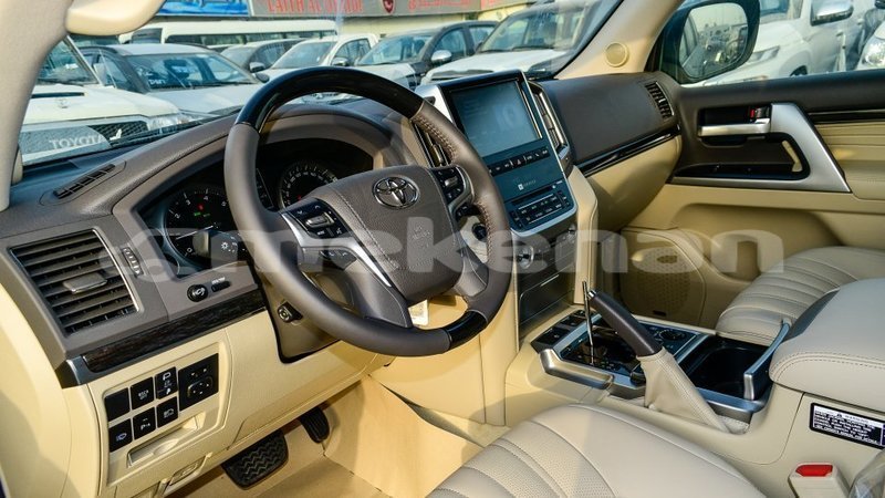 Big with watermark toyota land cruiser aragatsotn import dubai 3155