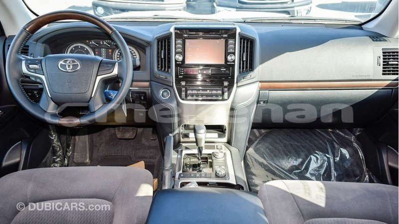 Big with watermark toyota land cruiser aragatsotn import dubai 3173
