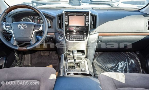Buy Import Toyota Land Cruiser White Car in Import - Dubai in Aragatsotn Buy Import Toyota Land Cruiser White Car in Import - Dubai in Aragatsotn