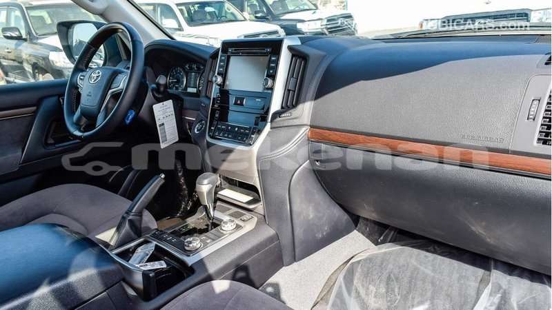 Big with watermark toyota land cruiser aragatsotn import dubai 3173