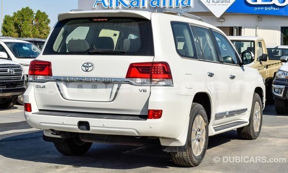 Buy Import Toyota Land Cruiser White Car in Import - Dubai in Aragatsotn Buy Import Toyota Land Cruiser White Car in Import - Dubai in Aragatsotn