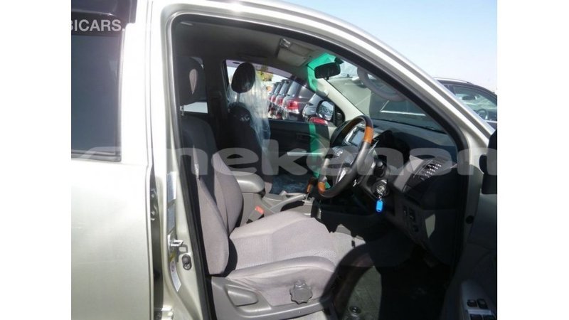 Big with watermark toyota hilux aragatsotn import dubai 3191