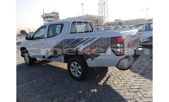 Buy Import Mitsubishi L200 White Car in Import - Dubai in Aragatsotn Buy Import Mitsubishi L200 White Car in Import - Dubai in Aragatsotn