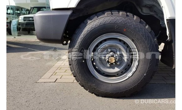 Buy Import Toyota Land Cruiser White Car in Import - Dubai in Aragatsotn Buy Import Toyota Land Cruiser White Car in Import - Dubai in Aragatsotn