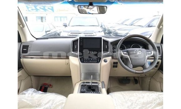 Buy Import Toyota Land Cruiser White Car in Import - Dubai in Aragatsotn Buy Import Toyota Land Cruiser White Car in Import - Dubai in Aragatsotn