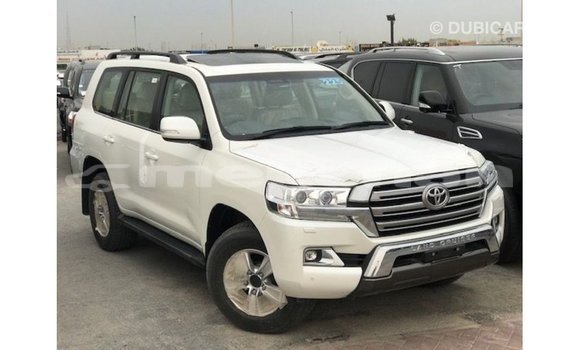 Buy Import Toyota Land Cruiser White Car in Import - Dubai in Aragatsotn Buy Import Toyota Land Cruiser White Car in Import - Dubai in Aragatsotn