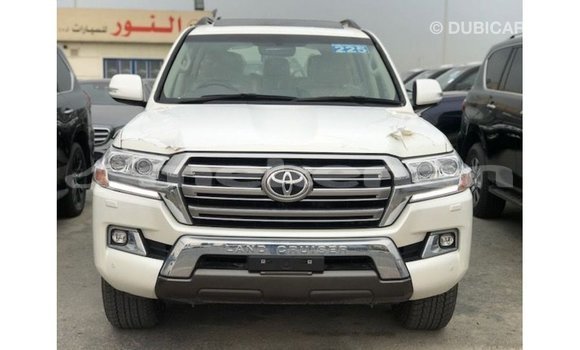 Buy Import Toyota Land Cruiser White Car in Import - Dubai in Aragatsotn Buy Import Toyota Land Cruiser White Car in Import - Dubai in Aragatsotn