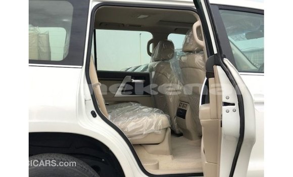 Buy Import Toyota Land Cruiser White Car in Import - Dubai in Aragatsotn Buy Import Toyota Land Cruiser White Car in Import - Dubai in Aragatsotn