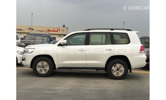 Buy Import Toyota Land Cruiser White Car in Import - Dubai in Aragatsotn Buy Import Toyota Land Cruiser White Car in Import - Dubai in Aragatsotn