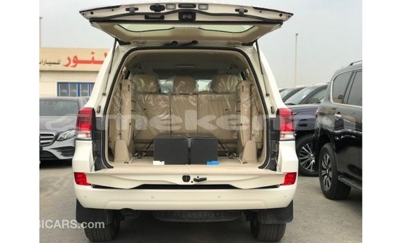Buy Import Toyota Land Cruiser White Car in Import - Dubai in Aragatsotn Buy Import Toyota Land Cruiser White Car in Import - Dubai in Aragatsotn