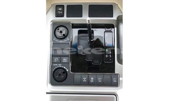 Buy Import Toyota Land Cruiser White Car in Import - Dubai in Aragatsotn Buy Import Toyota Land Cruiser White Car in Import - Dubai in Aragatsotn