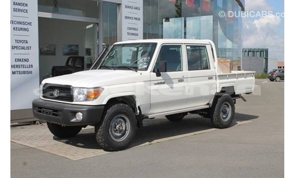 Buy Import Toyota Land Cruiser White Car in Import - Dubai in Aragatsotn Buy Import Toyota Land Cruiser White Car in Import - Dubai in Aragatsotn