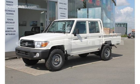 Buy Import Toyota Land Cruiser White Car in Import - Dubai in Aragatsotn Buy Import Toyota Land Cruiser White Car in Import - Dubai in Aragatsotn
