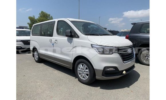 Buy Import Hyundai Chorus White Truck in Import - Dubai in Aragatsotn