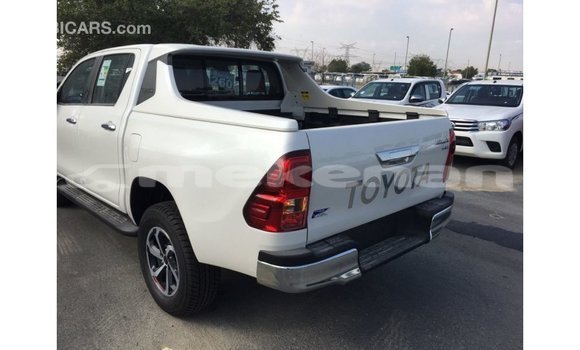 Buy Import Toyota Hilux White Car in Import - Dubai in Aragatsotn Buy Import Toyota Hilux White Car in Import - Dubai in Aragatsotn