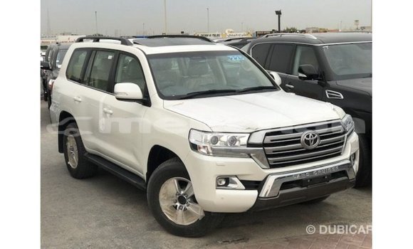 Buy Import Toyota Land Cruiser White Car in Import - Dubai in Aragatsotn Buy Import Toyota Land Cruiser White Car in Import - Dubai in Aragatsotn