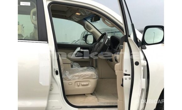 Buy Import Toyota Land Cruiser White Car in Import - Dubai in Aragatsotn Buy Import Toyota Land Cruiser White Car in Import - Dubai in Aragatsotn