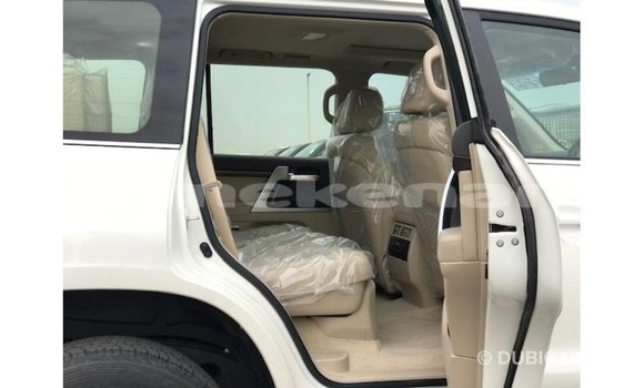 Buy Import Toyota Land Cruiser White Car in Import - Dubai in Aragatsotn Buy Import Toyota Land Cruiser White Car in Import - Dubai in Aragatsotn