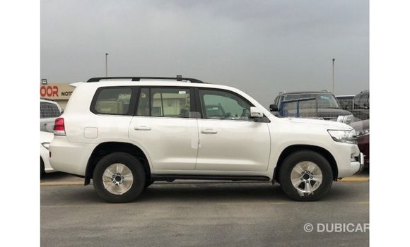 Buy Import Toyota Land Cruiser White Car in Import - Dubai in Aragatsotn Buy Import Toyota Land Cruiser White Car in Import - Dubai in Aragatsotn